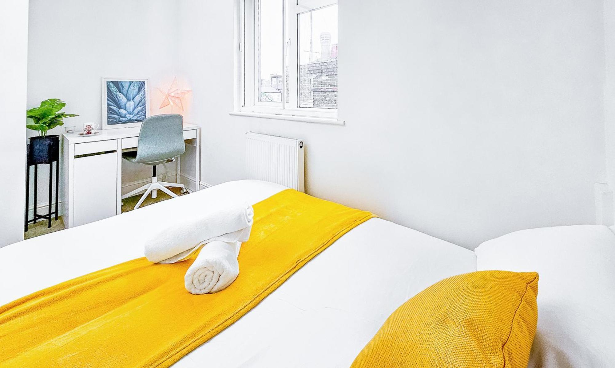 Charming London Home, Opp Arnos Grove Underground Station, Parking New Southgate Kültér fotó