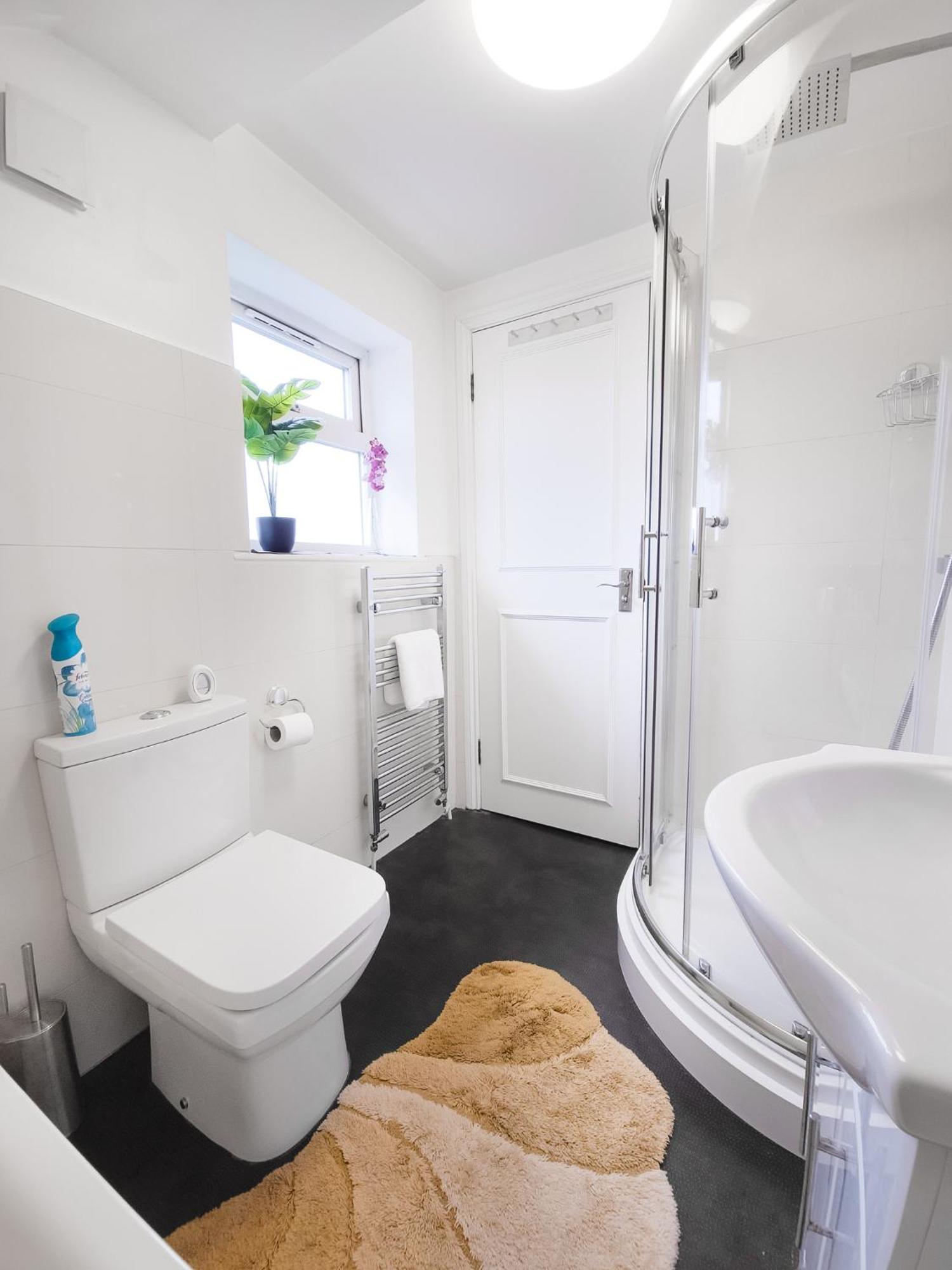 Charming London Home, Opp Arnos Grove Underground Station, Parking New Southgate Kültér fotó