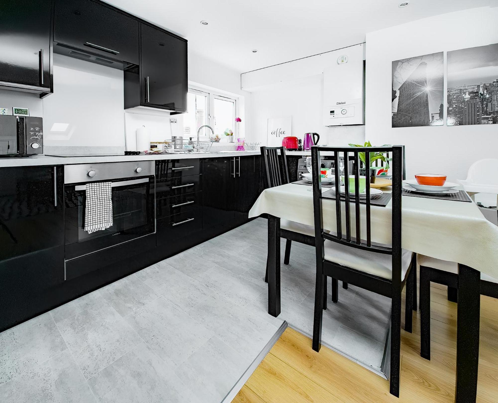 Charming London Home, Opp Arnos Grove Underground Station, Parking New Southgate Kültér fotó