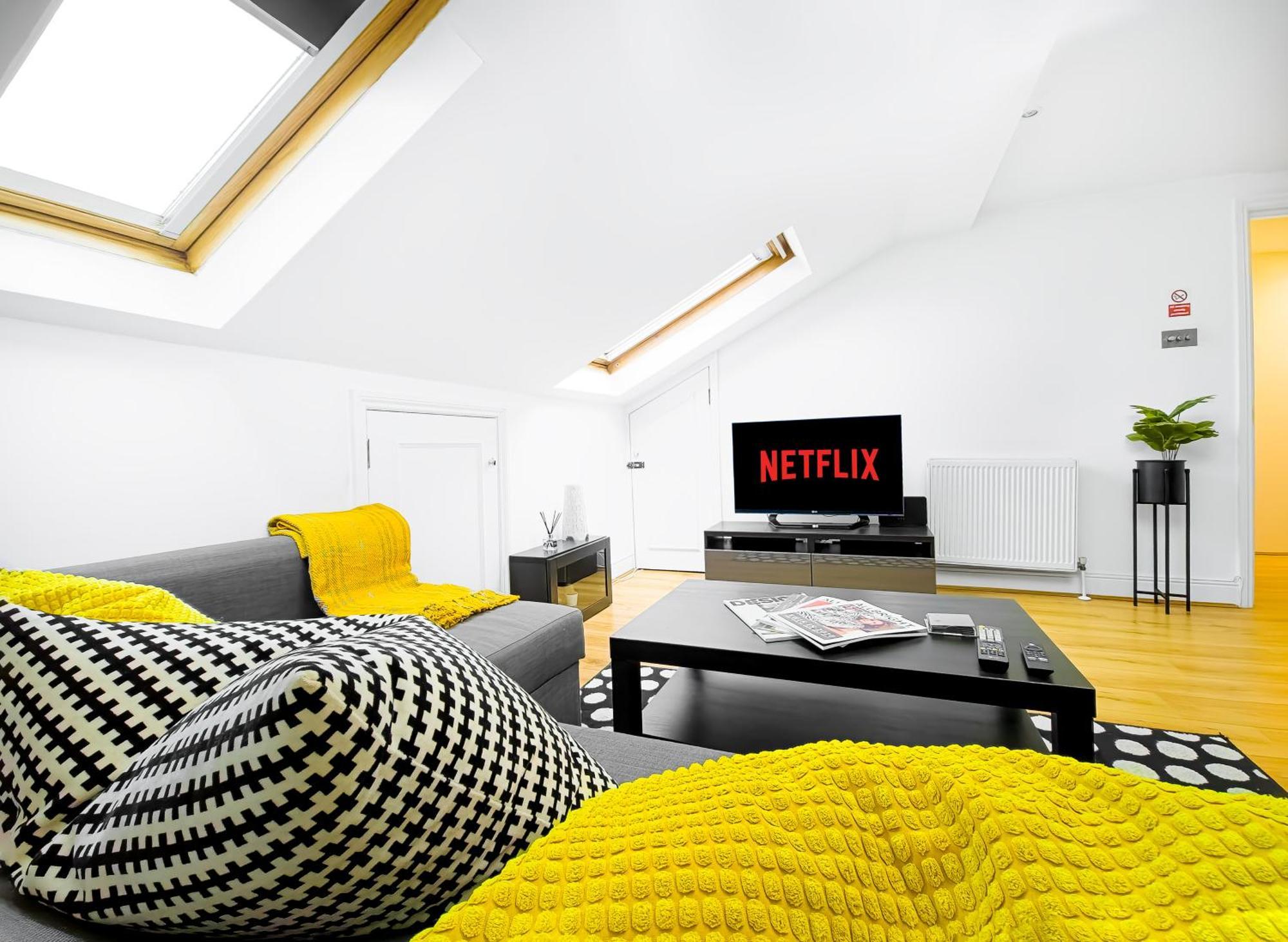 Charming London Home, Opp Arnos Grove Underground Station, Parking New Southgate Kültér fotó